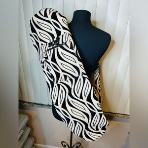 Hugger Mugger Black Cream Patterned Yoga Mat Bag